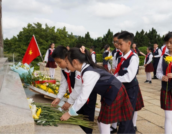 清明節(jié)，南山學(xué)子追思英烈，弘揚(yáng)民族精神